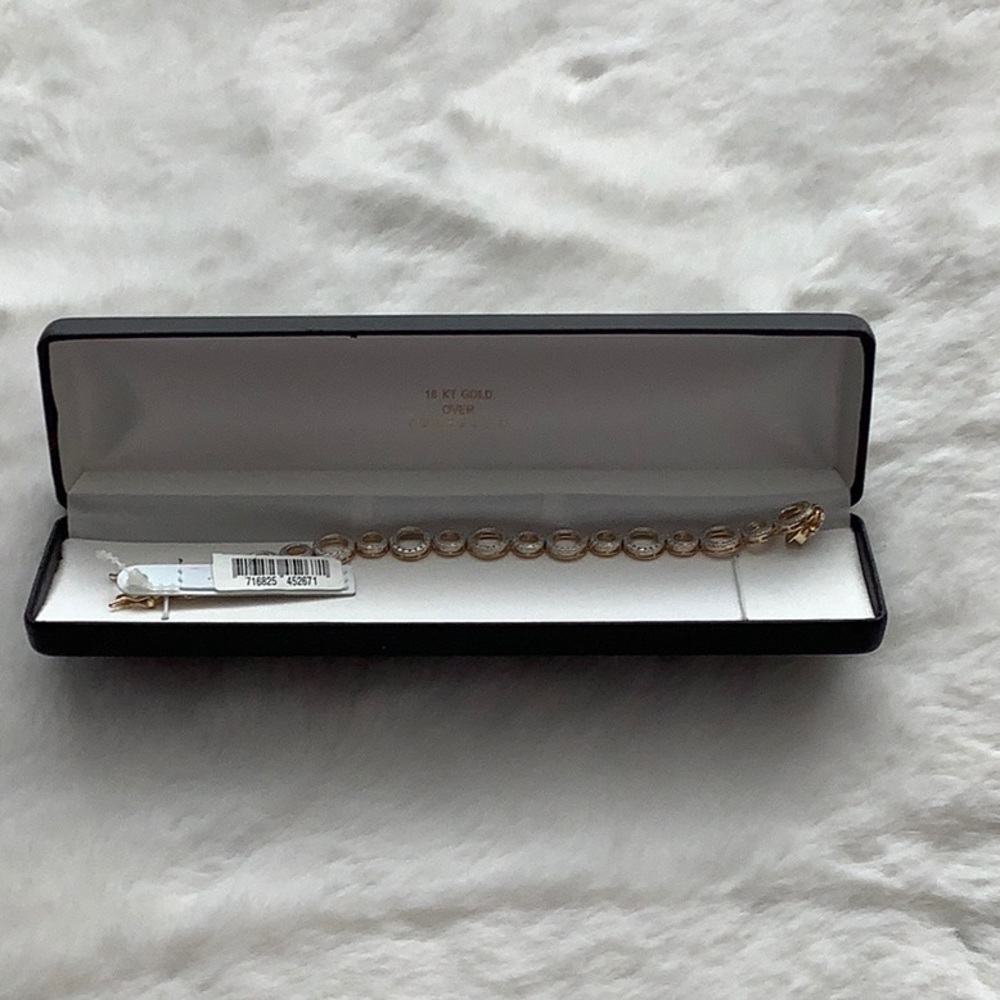 Gold plated accent bracelet
